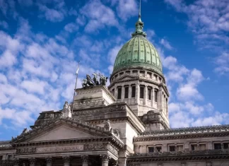 Acta notarial no reemplaza perito